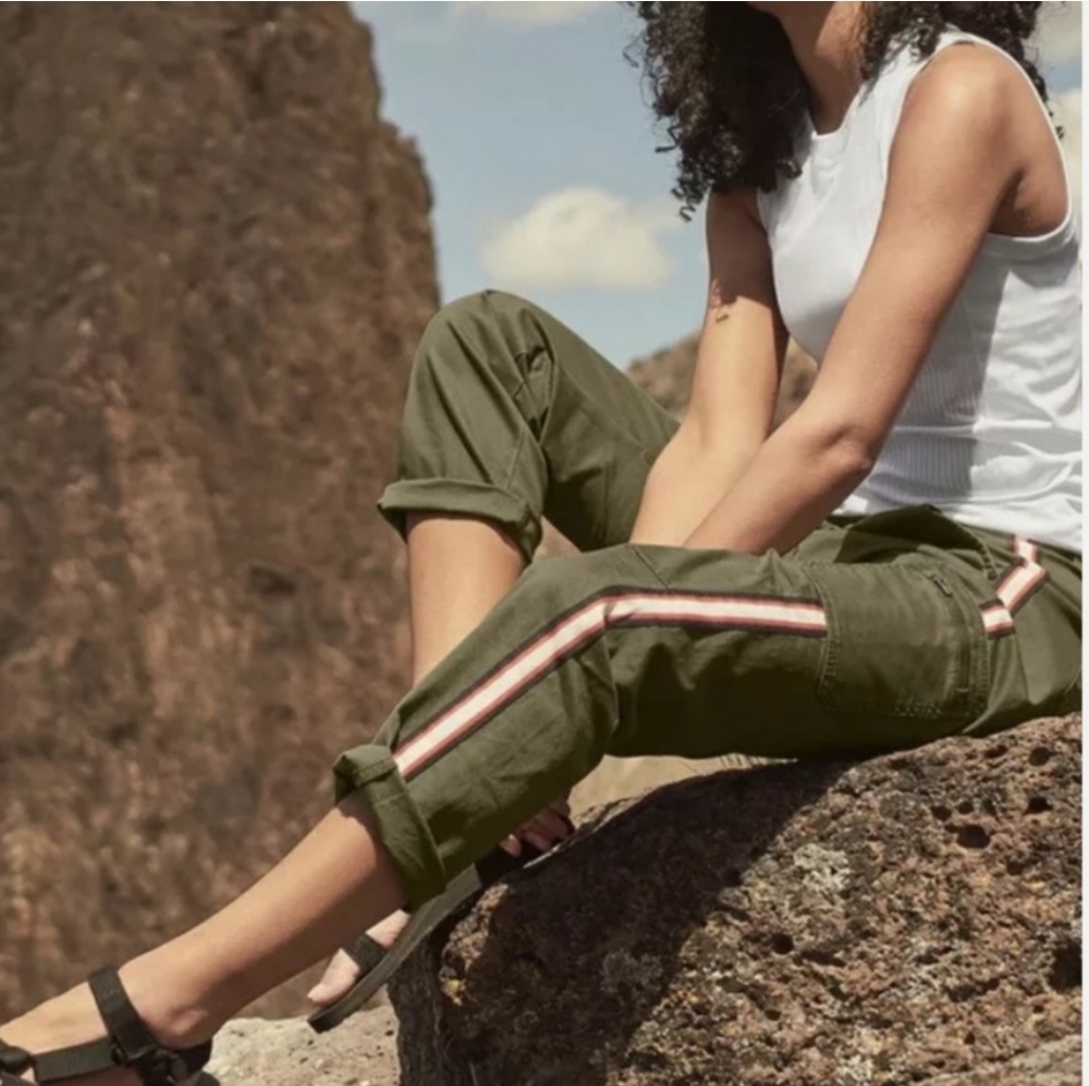 ATHLETA| Summit Cargo Pant| Pinstripe Side Accent | Size 2 - Picture 1 of 13